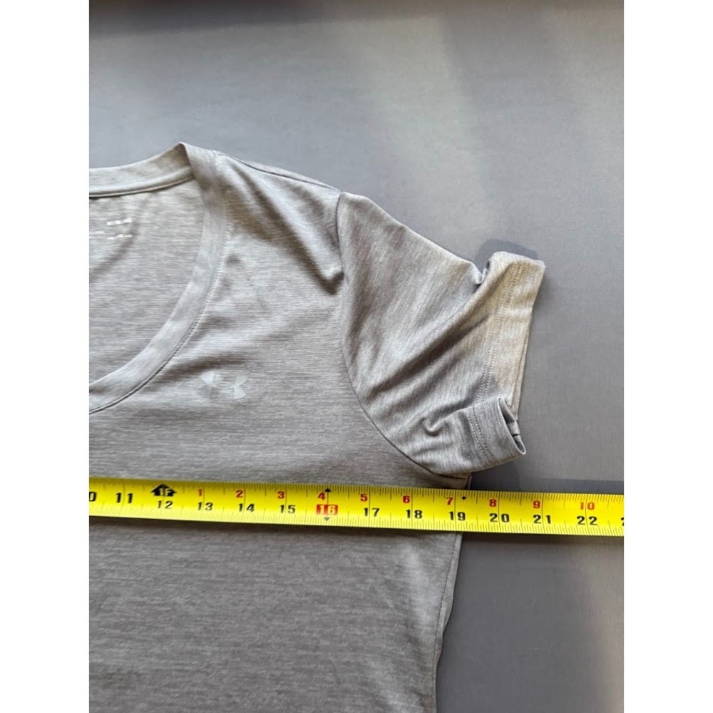 Under Armour T Shirt HeatGear Women‎ Medium Gray V Neck Loose Fit Short Sleeve - Picture 7 of 14